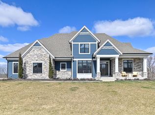 N53W17868 Ridgeline Trl, Menomonee Falls, WI 53051