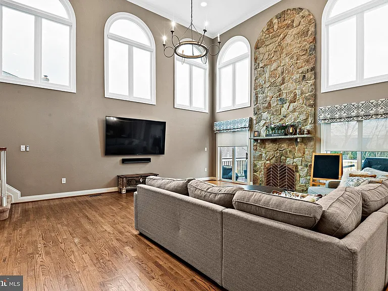 21922 Hyde Park Dr — Photo 13