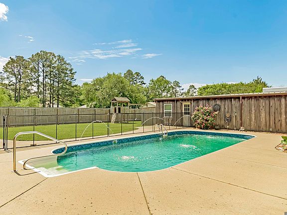 5th image of 419 Pecan Ave