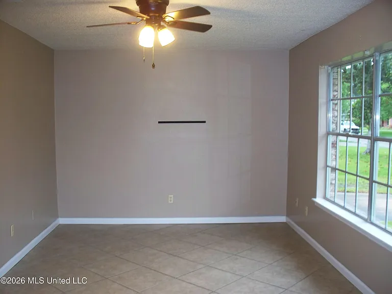 2712 Connor Dr — Photo 5
