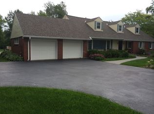 240 W Dunwood Rd, Fox Pt, WI 53217