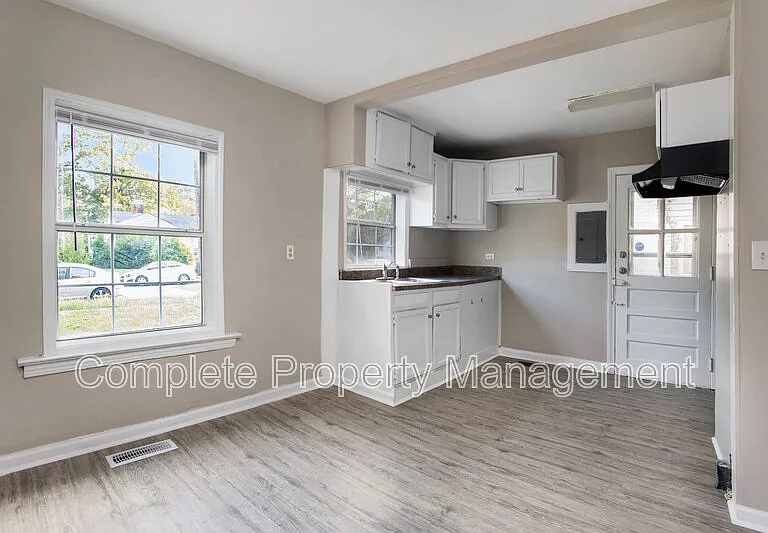 3004 15th St W — Photo 4