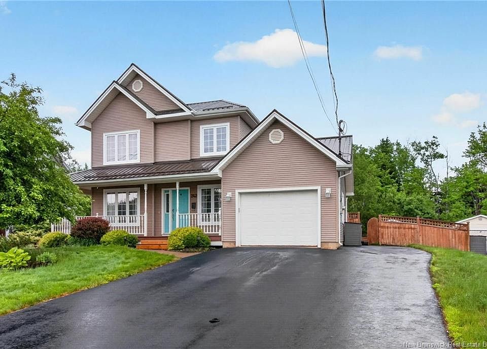 1st image of 242 Doreen Cres