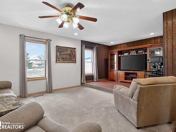 4th image of 406 Carlton St