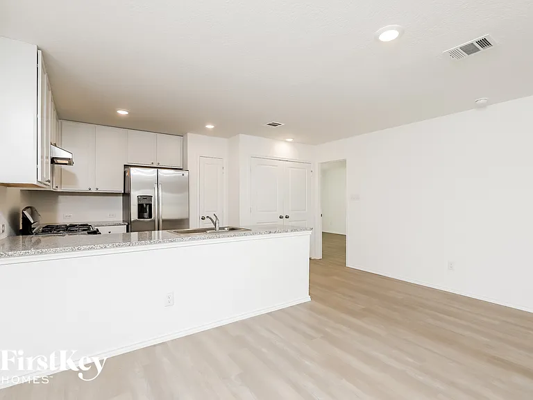 10407 McClintock Dr — Photo 6