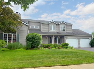 731 Queens Gate Cir, Sugar Grove, IL 60554