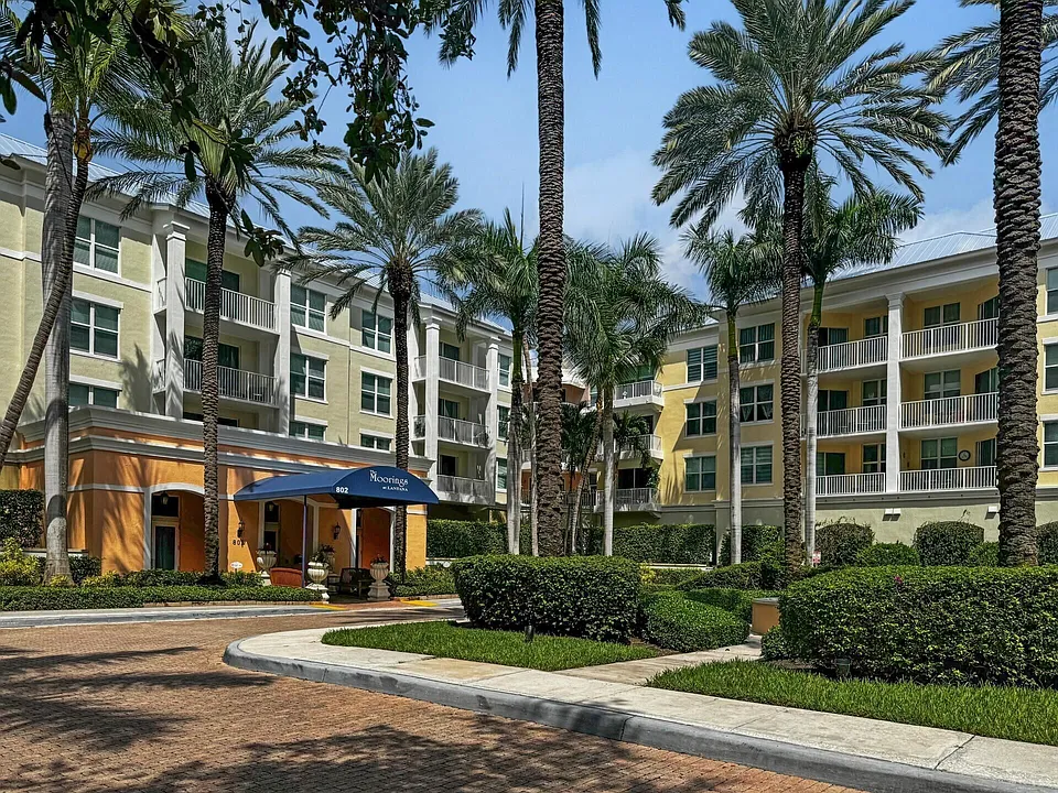 802 Windward Way #304