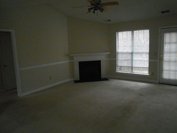 3rd image of 324 Oak Creek Cir