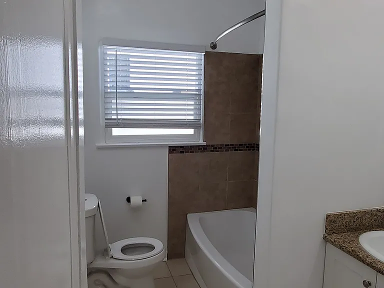 934 S Orange Grove Ave #1/2 — Photo 11