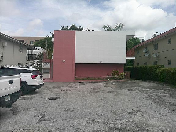 3rd image of 461 SW 7th St APT 5
