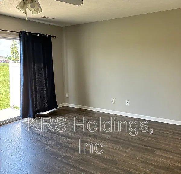 303 Joyce Dr — Photo 8