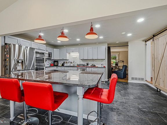 5th image of 203 Northbank Rd