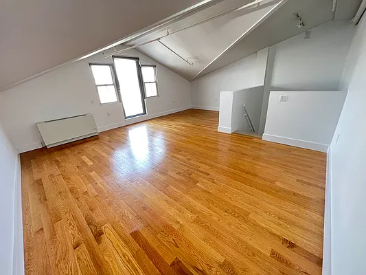 Rented by Tapiro Realty | media 25