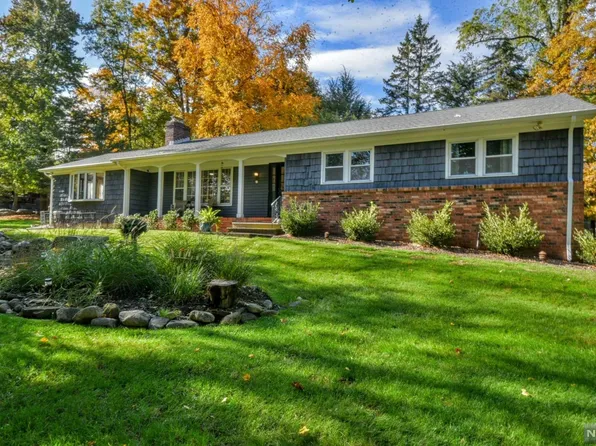 37 Shadow Rd, Upper Saddle River, NJ 07458