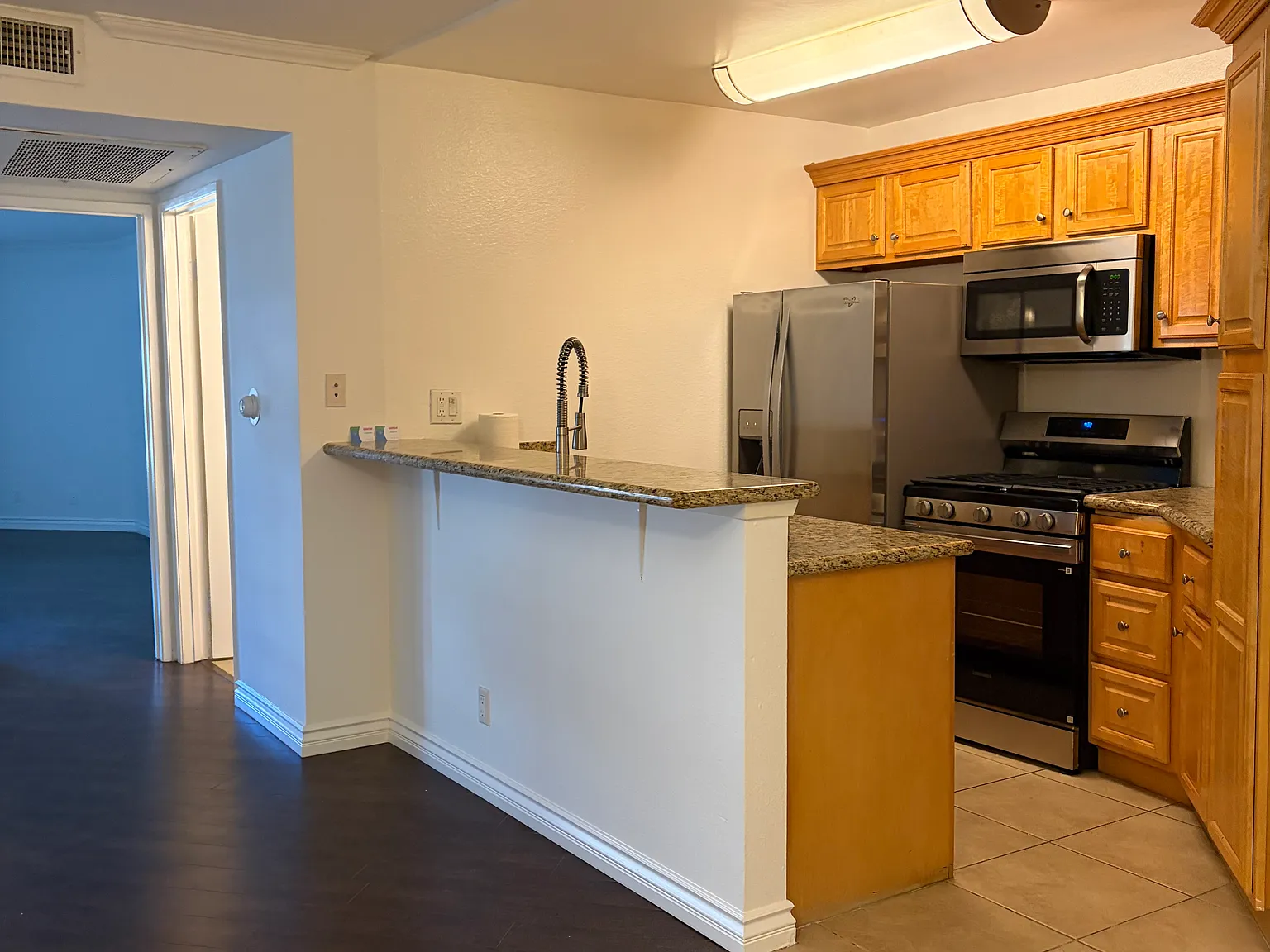 2 bed, 870 sqft, $2,800 — Photo 3