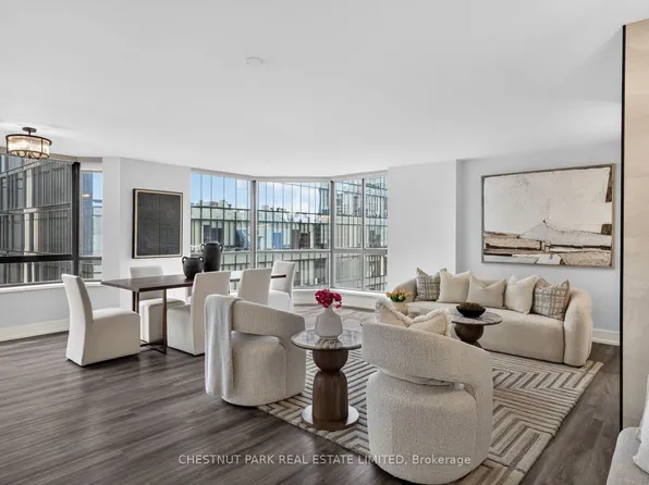 280 Simcoe St #1209, Toronto, ON M5T 2Y5