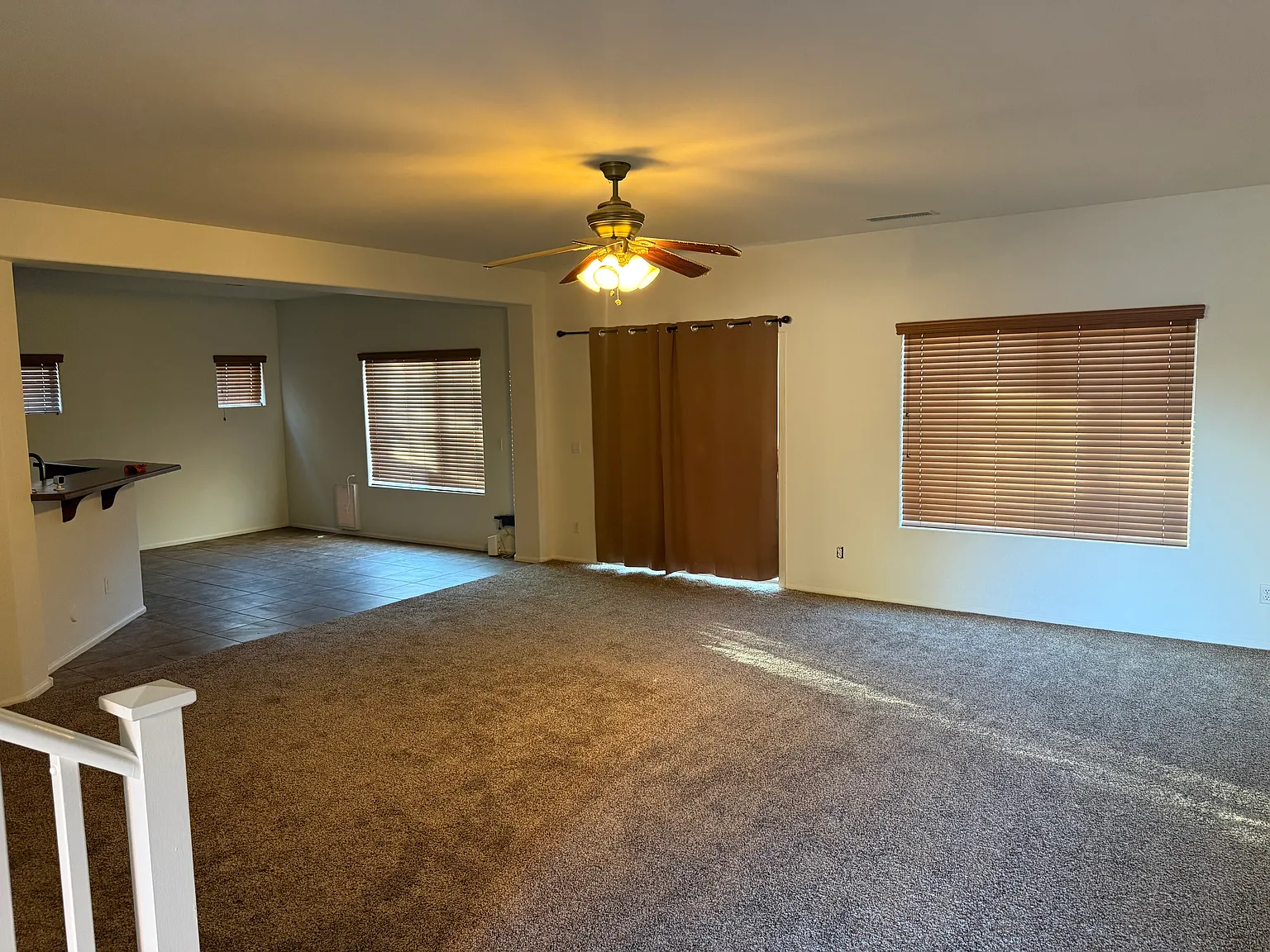 3 bed, 2.5 bath, 2200 sqft, $1,989 — Photo 3