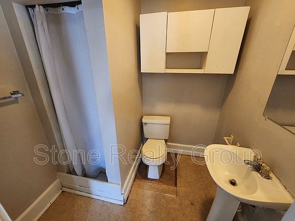 5th image of 510 N Virginia St APT 3
