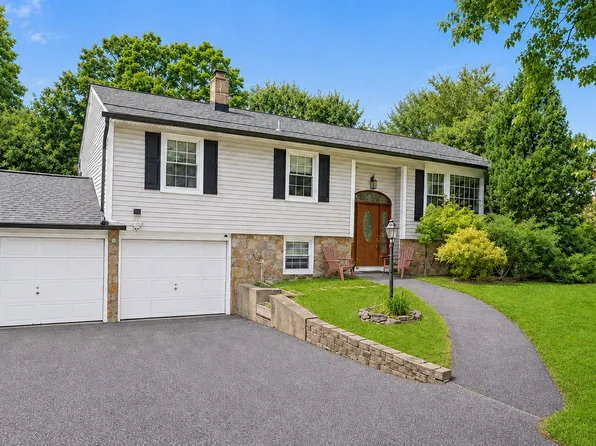 28 Pike Place, Mahopac, NY 10541