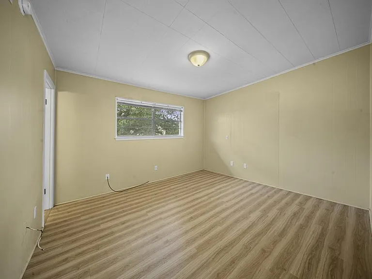 304 Powers St — Photo 9
