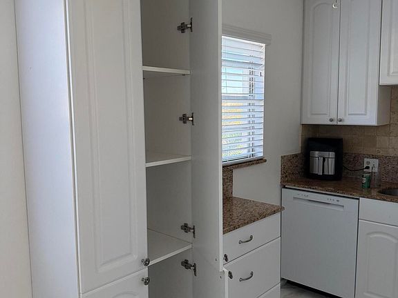 5th image of 332 Mansfield Dr #H