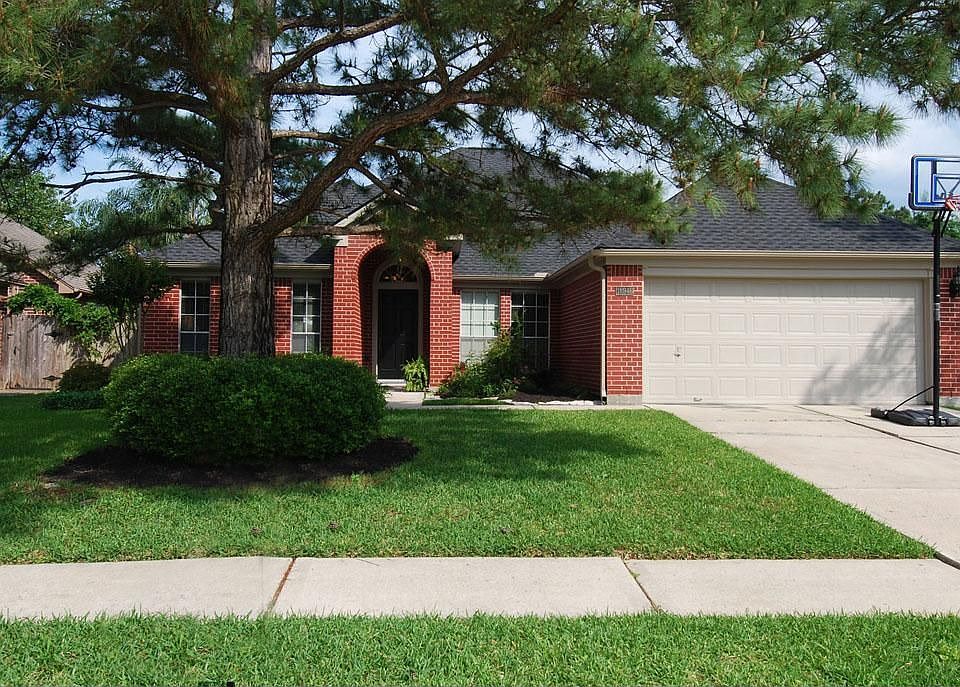 1st image of 18946 Barry Ln