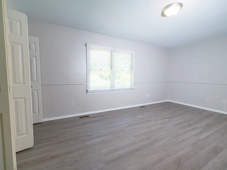4 Astor Ct — Photo 18
