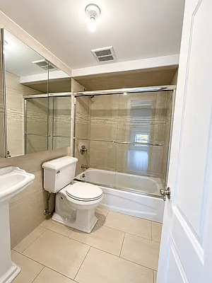 Bathroom, photo 1