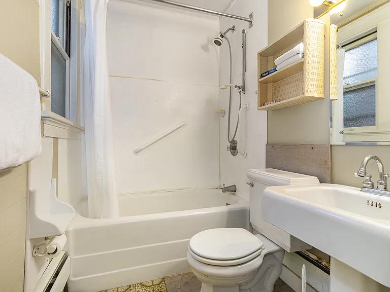 2323 Ohio Ave #1 — Photo 2
