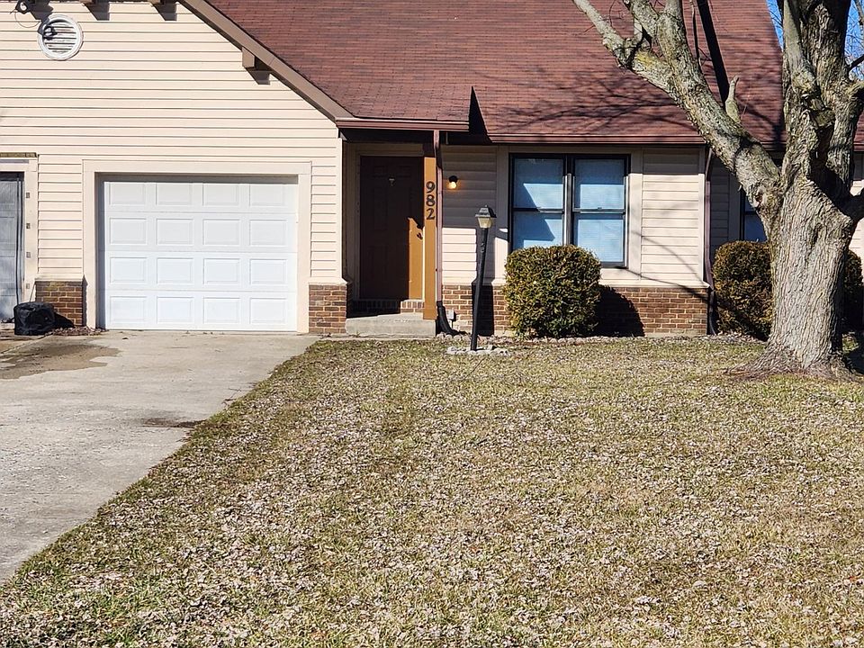 Driveway parking with 1 car garage