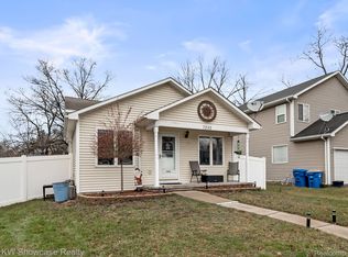 7292 Sandy Beach Dr, Waterford, MI 48329