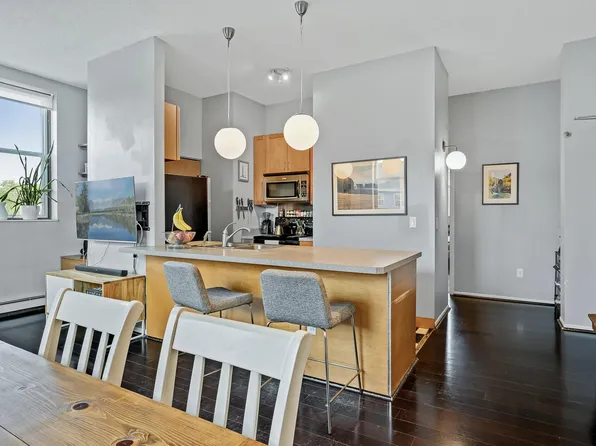 215 7th St NE APT 301, Minneapolis, MN 55413