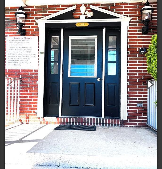 1st image of 2027 Willow Park Rd #10