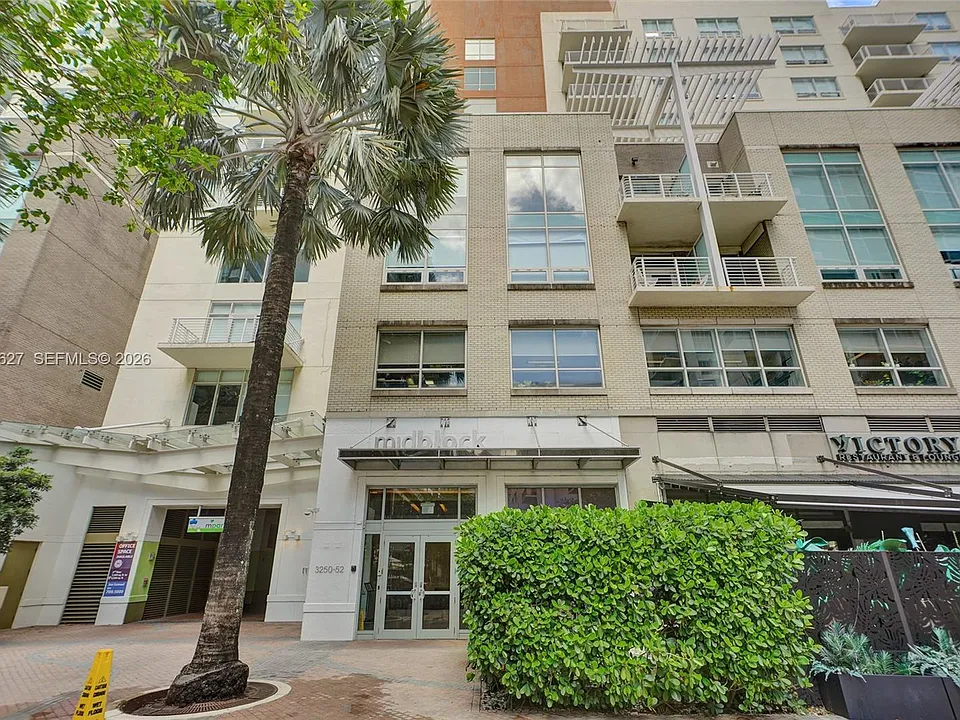 3250 NE 1st Ave #511