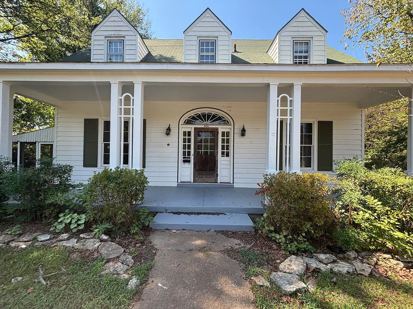 Spacious 3/2 Home a few blocks off of Main Street! — Photo 2