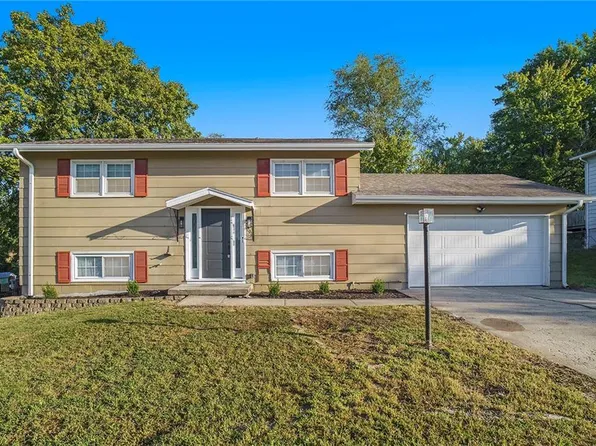 1203 Crest Dr, Pleasant Hill, MO 64080