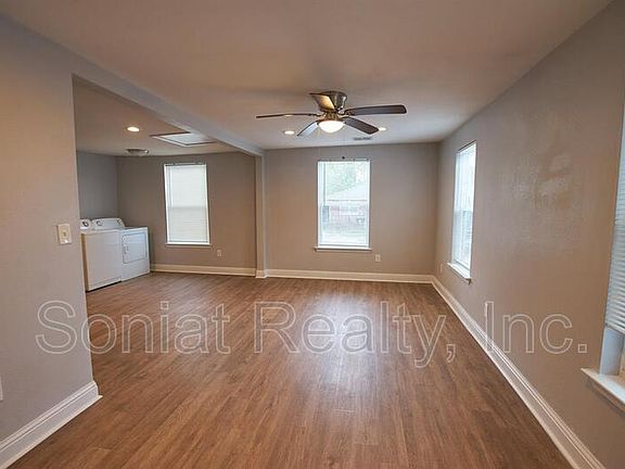 3rd image of 4530 Urquhart St