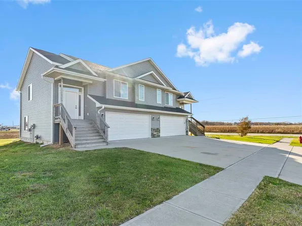 333 Old Oak Rdg, Hills, IA 52235