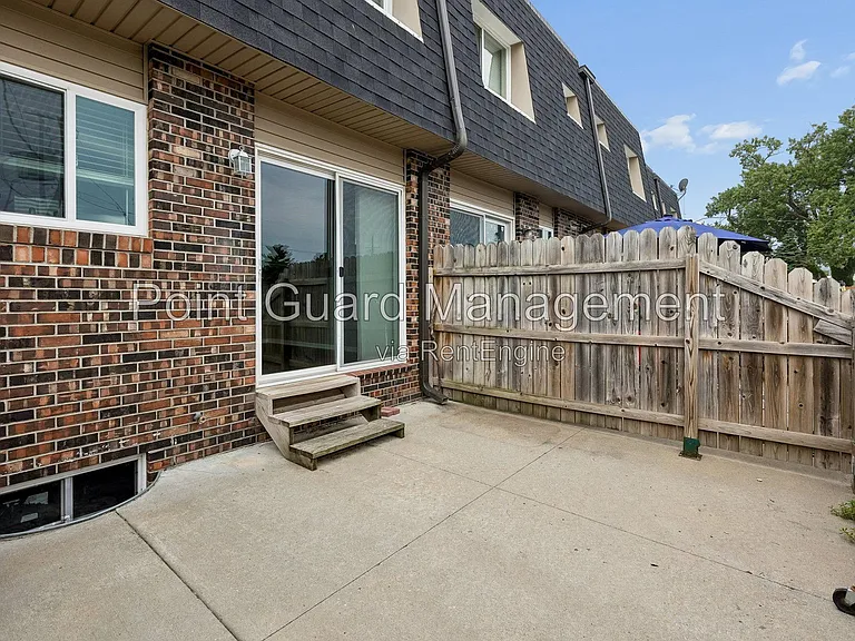 504-604 Cordes Dr — Photo 37