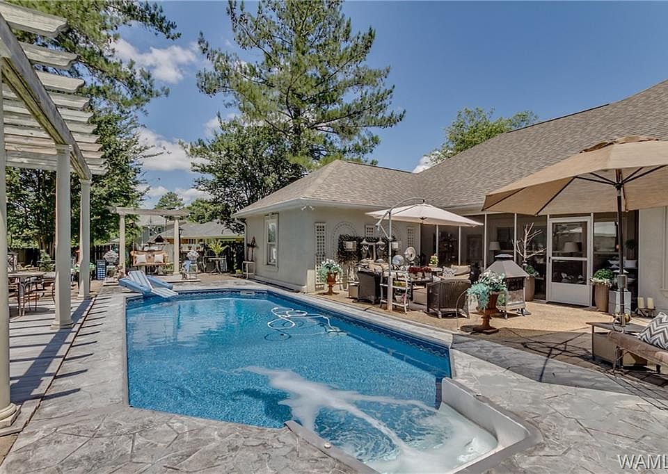 1st image of 6045 Garden Oaks Dr