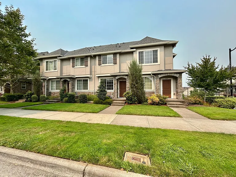 7211 NW Eleanor Ave — Photo 1