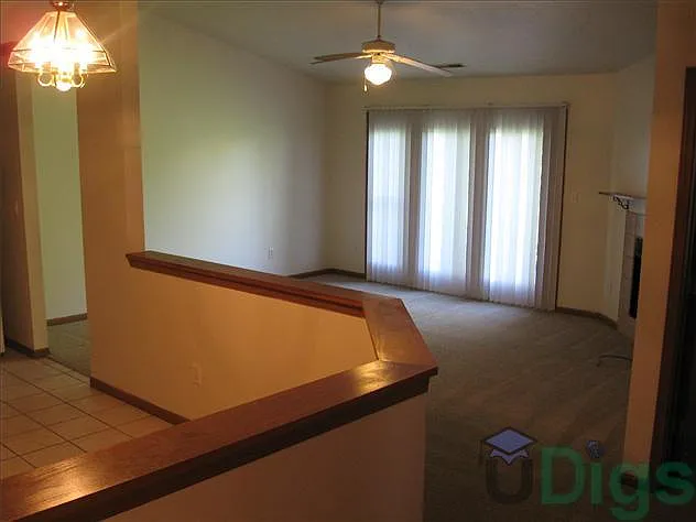 3516 Thornhill Cir W — Photo 4