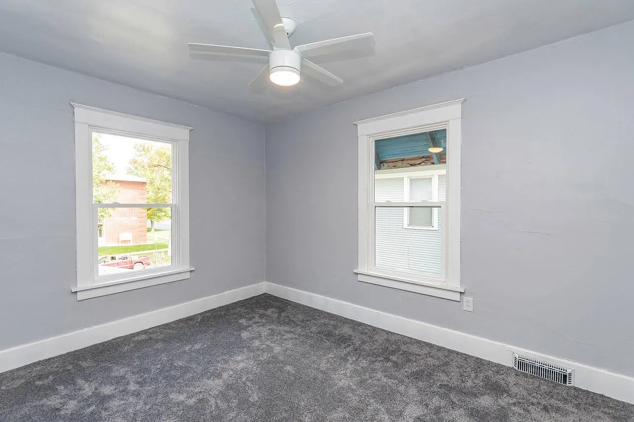 7 bed, 1944 sqft, $2,300 — Photo 3