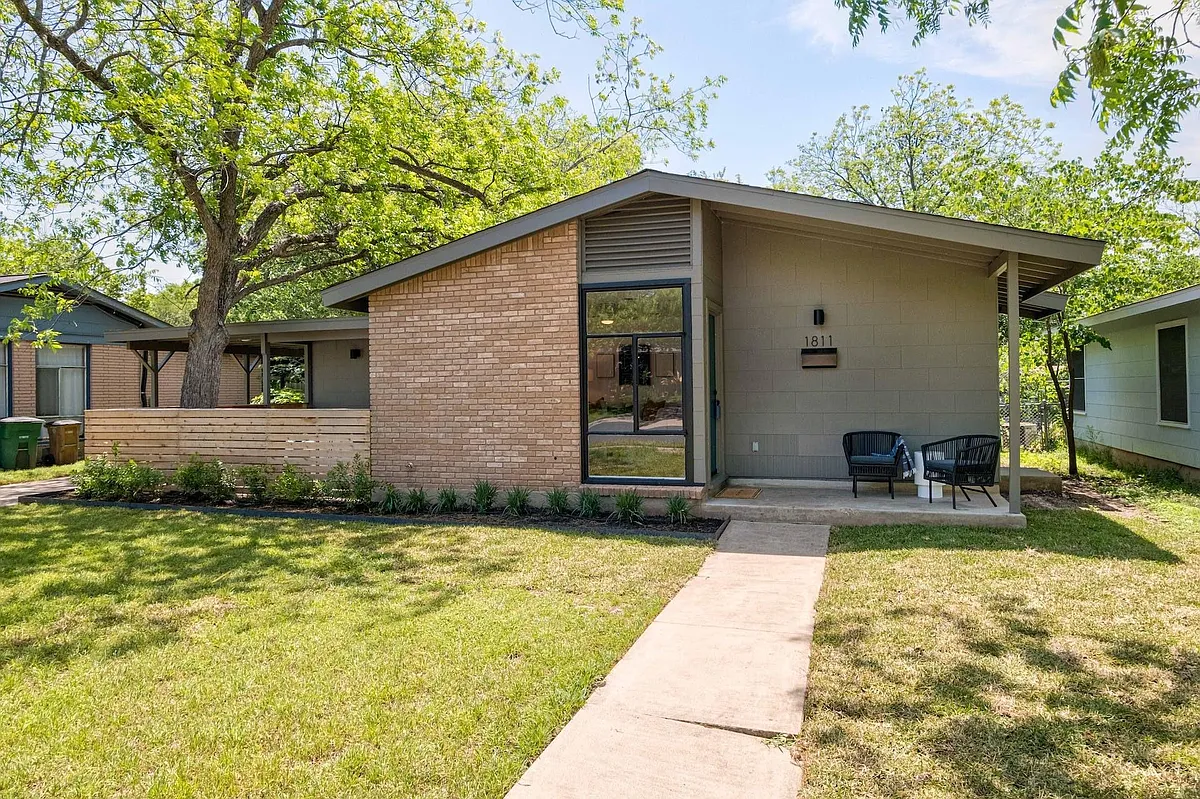 Building Photo - 1811 Forest Hill Dr