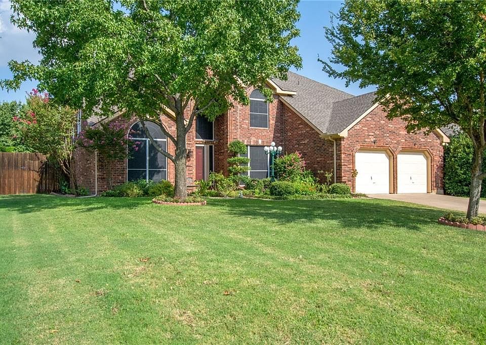 1st image of 1404 Lakehurst Dr