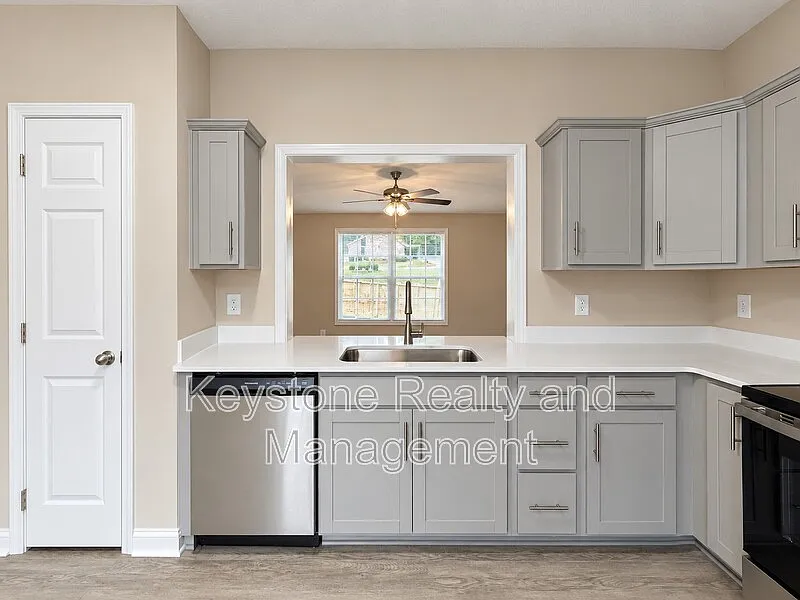 3 bed, 2.0 bath, 1440 sqft, $1,500 — Photo 4
