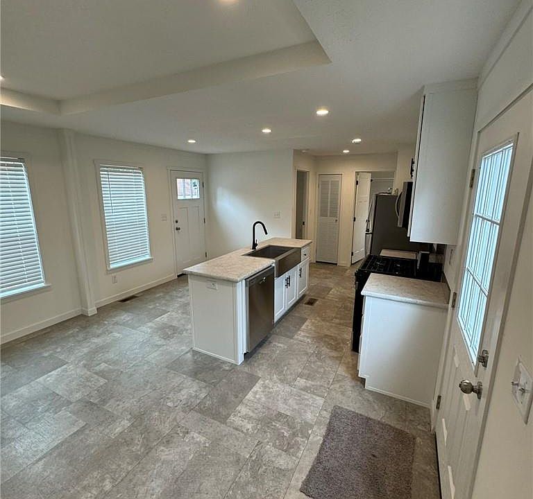 1st image of 8 Palisades Park Drive