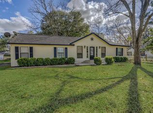 906 E 2nd St, Sweeny, TX 77480