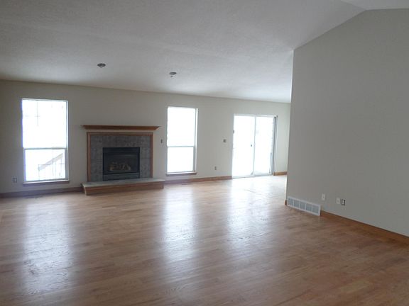 5th image of 2421 Fox Trail Dr NE