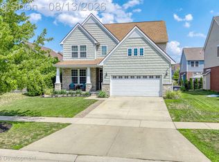 8066 Chestnut Dr, Westland, MI 48185